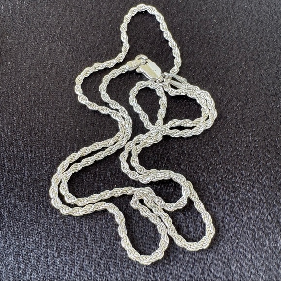 Jewelry - Elegant Silver Rope Chain Necklace